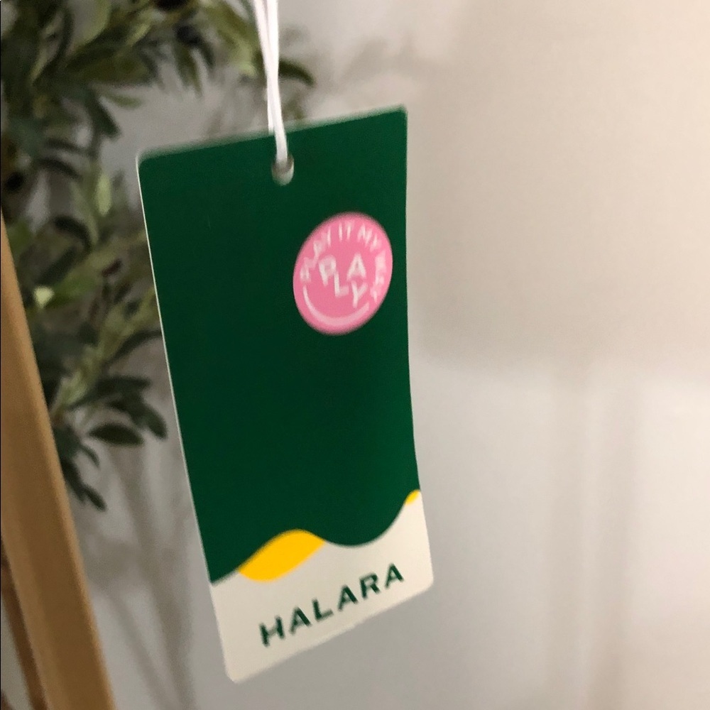 HALARA Black Collared Padded Crop Top (A1) - Picture 2 of 5